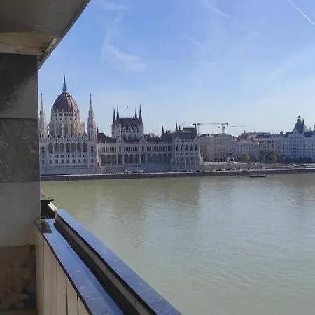 Riverside With Amazing View Lejlighed